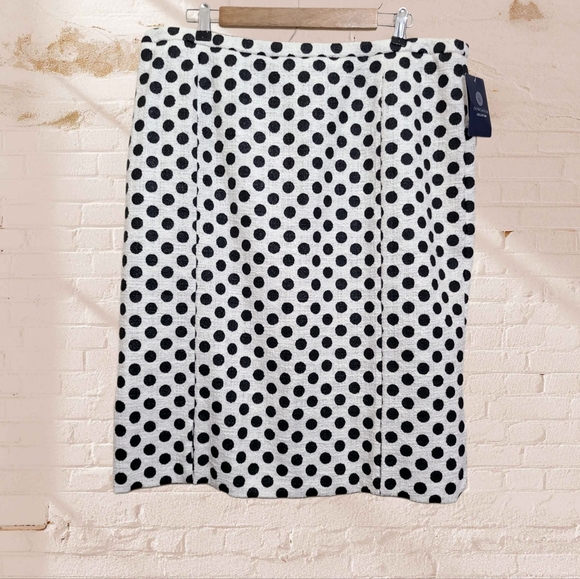 NEW Doncaster Black and White Textured Polka Dot Pencil Skirt Size 18 - Picture 2 of 6